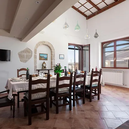 Tenuta With Garden And Pool - Happy