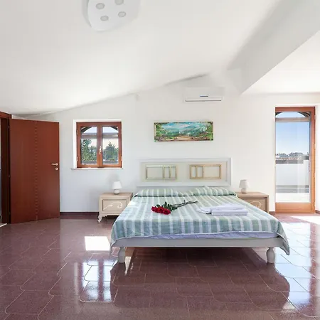 Tenuta With Garden And Pool - Happy فيلة *