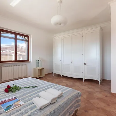 Tenuta With Garden And Pool - Happy *