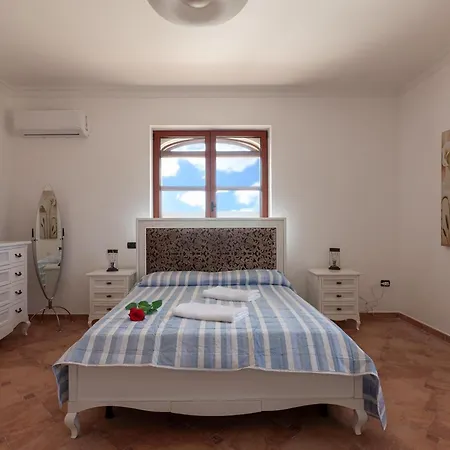 Tenuta With Garden And Pool - Happy فيلة