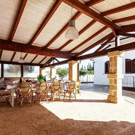 Villa Tenuta With Garden And Pool - Happy